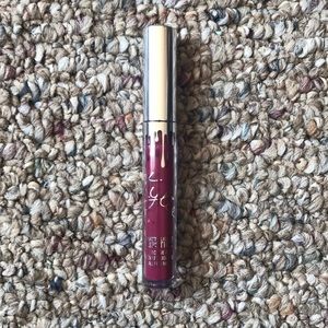 Kylie Cosmetics Blitzen lipstick